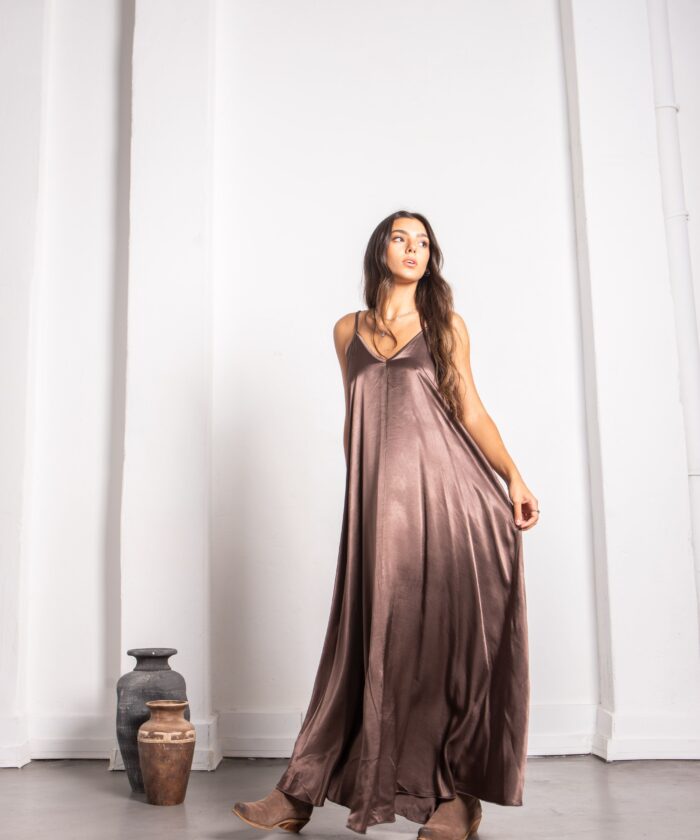 Vestido Satén Amplio