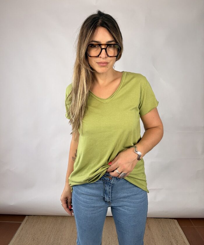 Remera Clasica Escote en V